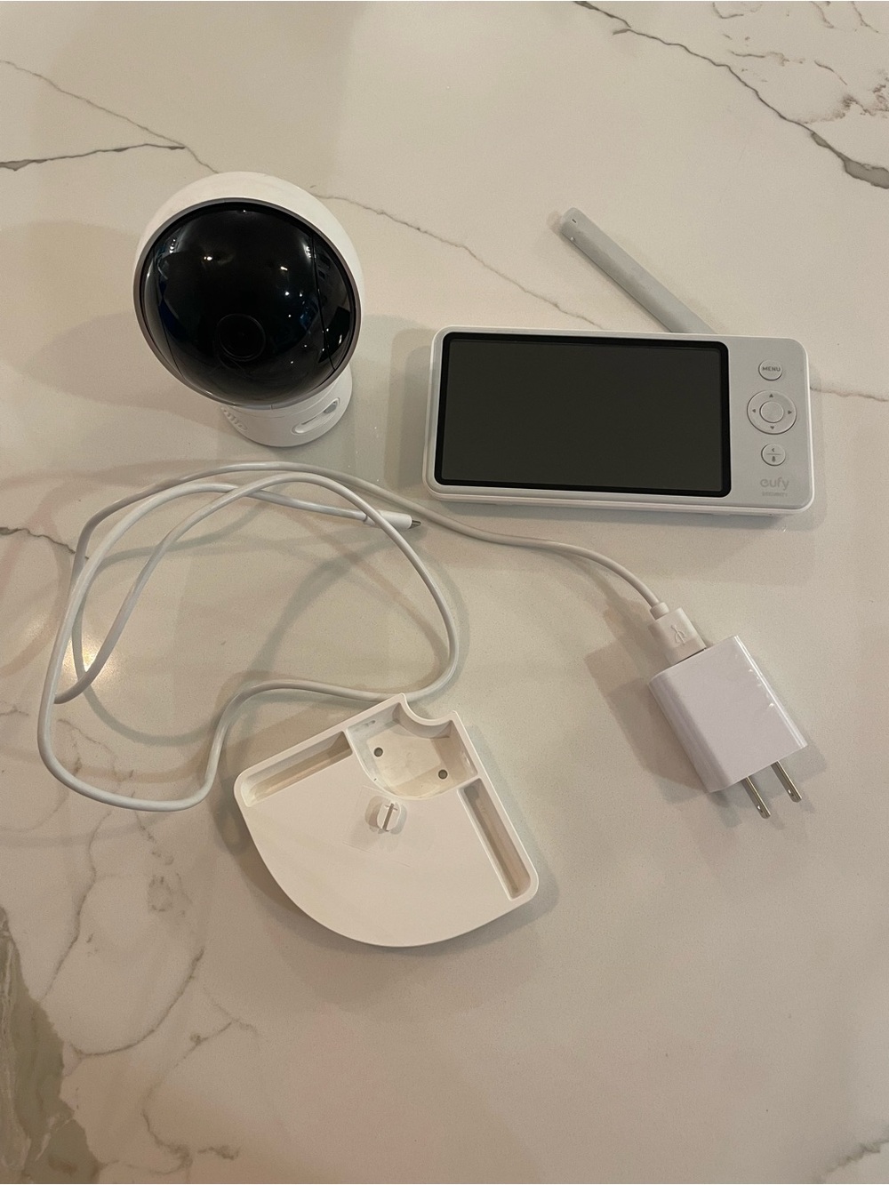 Eufy White Baby Monitor Camera with 4.3" Parent Monitor
